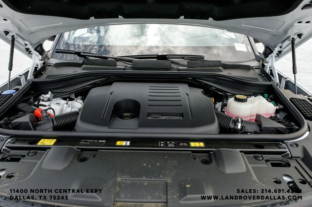 New 2026 Fuji White Land Rover SE image 57