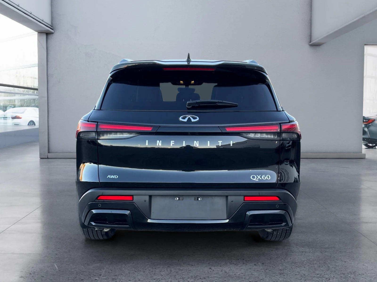 Used 2025 Black INFINITI LUXE image 4