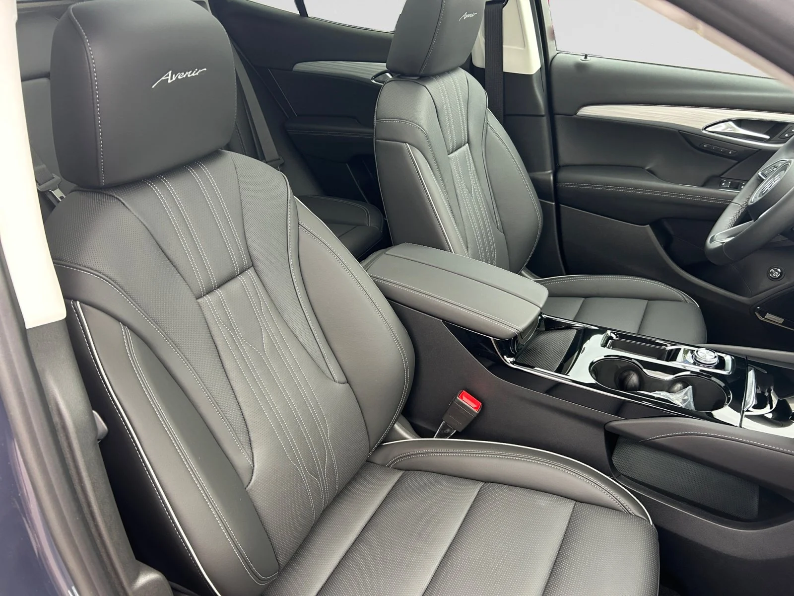 New 2026 Midnight Opal Buick Avenir AWD image 12