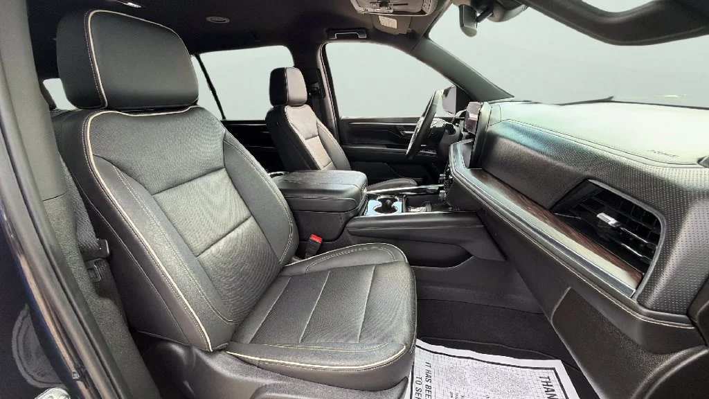 2025 Chevrolet Suburban Premier - Photo 37