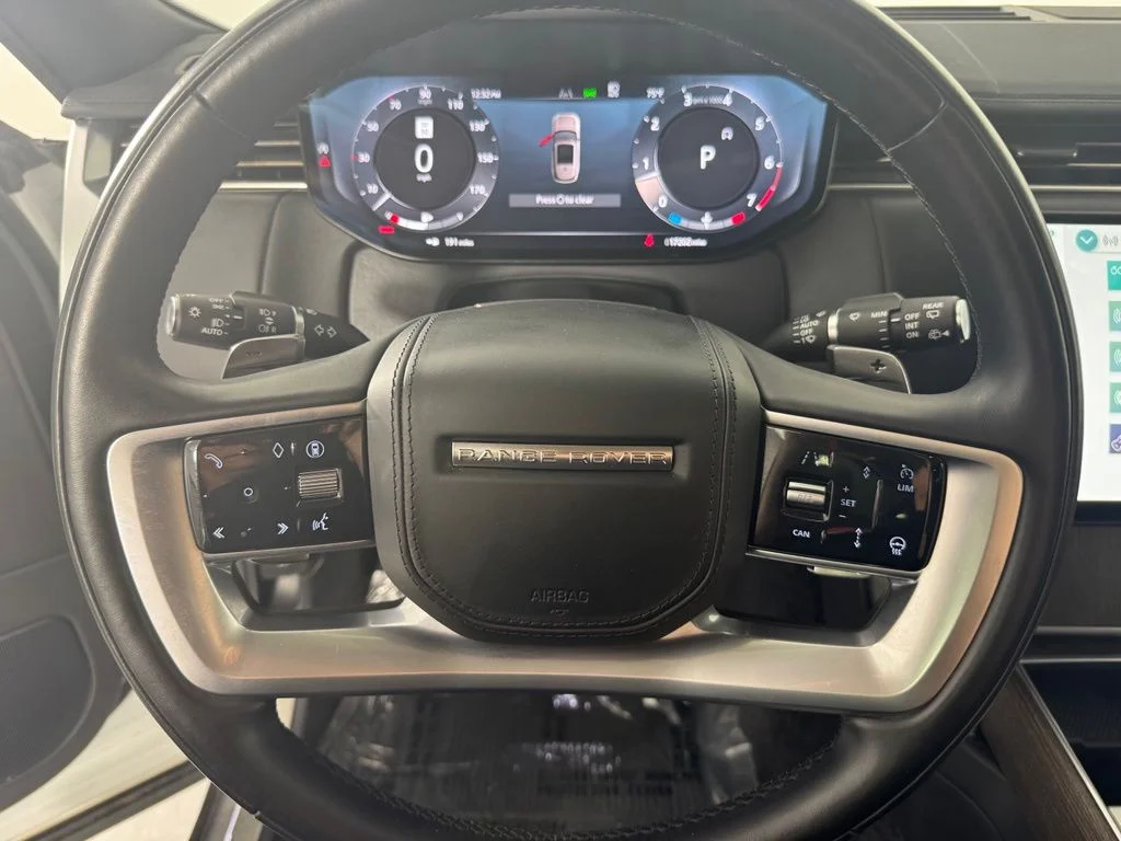 Used 2025 Fuji White Land Rover SE image 11