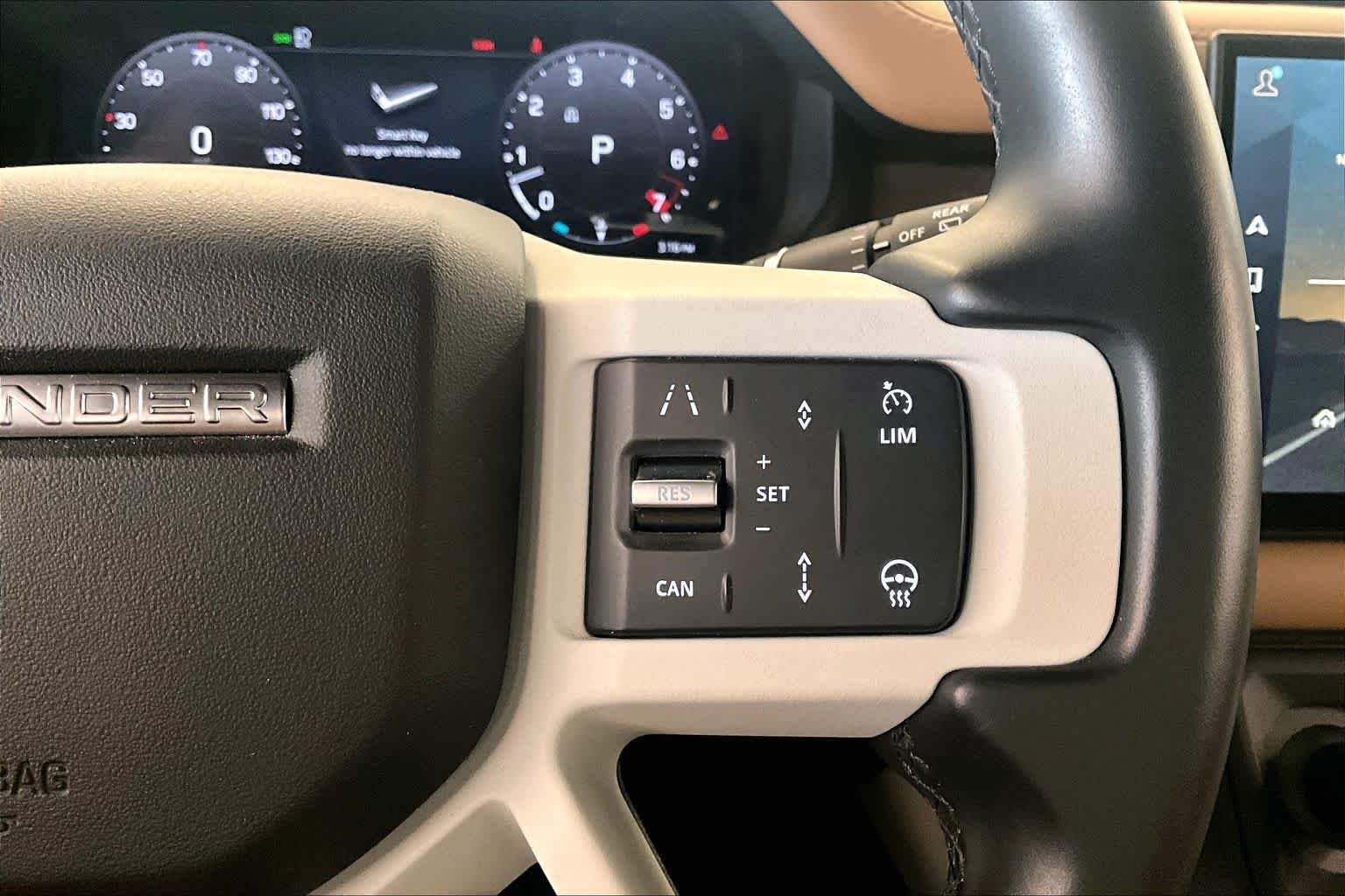 Used 2025 Fuji White Land Rover X-Dynamic SE image 23