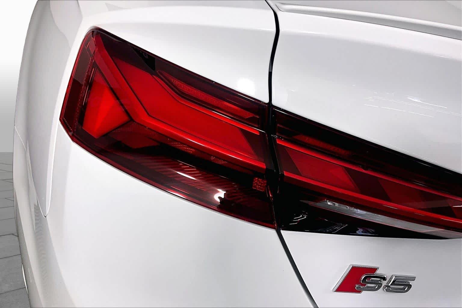 Used 2024  Audi Premium Plus image 27