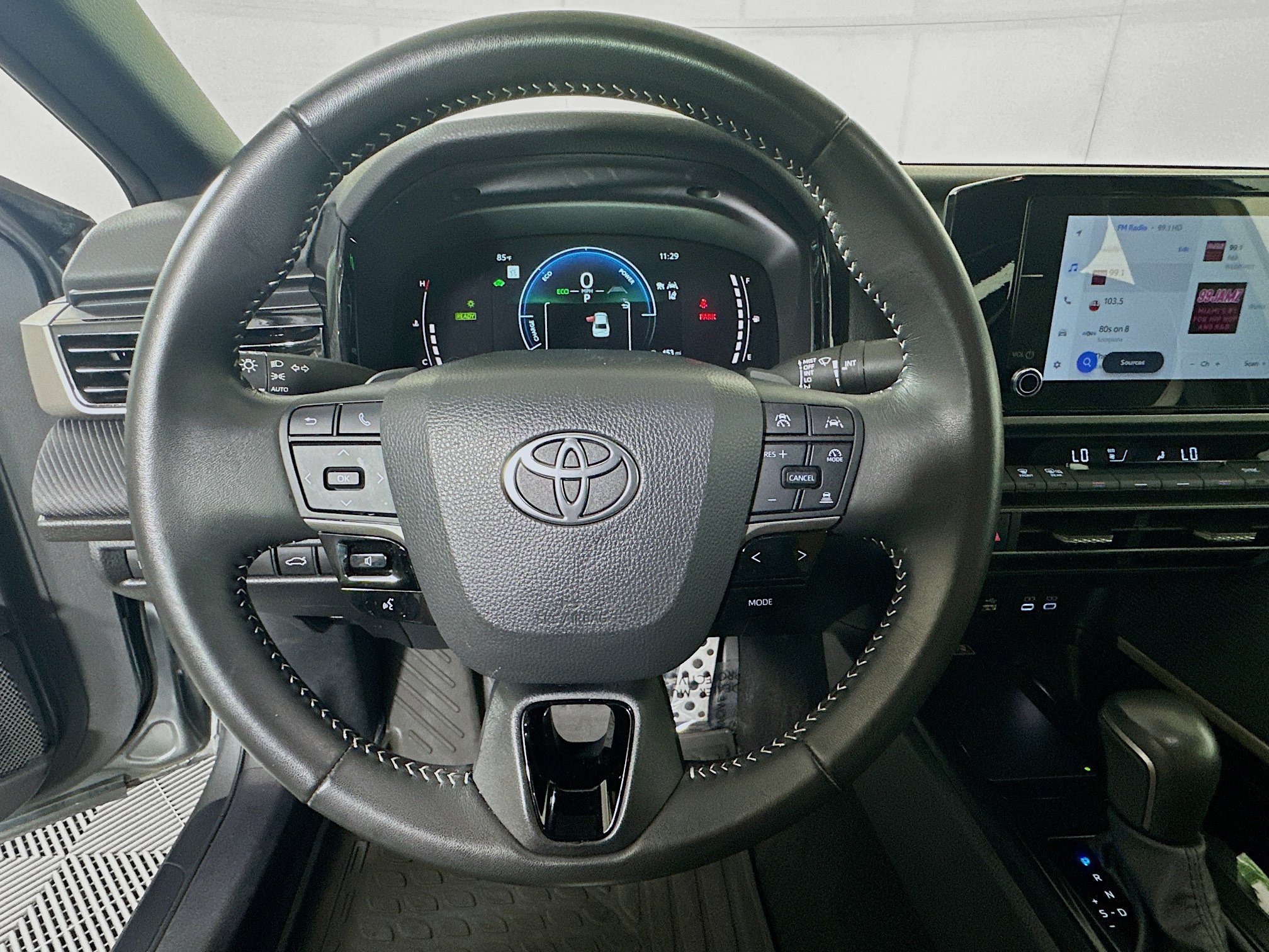 Certified Used 2025 Heavy Metal Toyota SE image 15