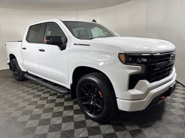 Used 2025 Summit White Chevrolet RST image 1