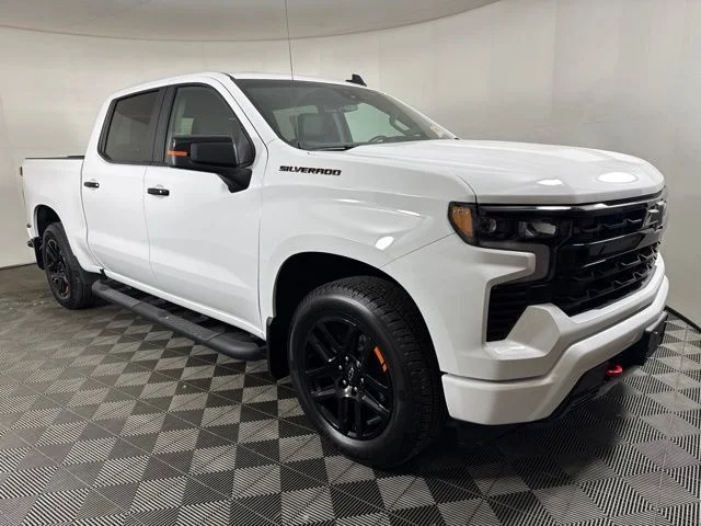 Used 2025 Summit White Chevrolet RST image 1