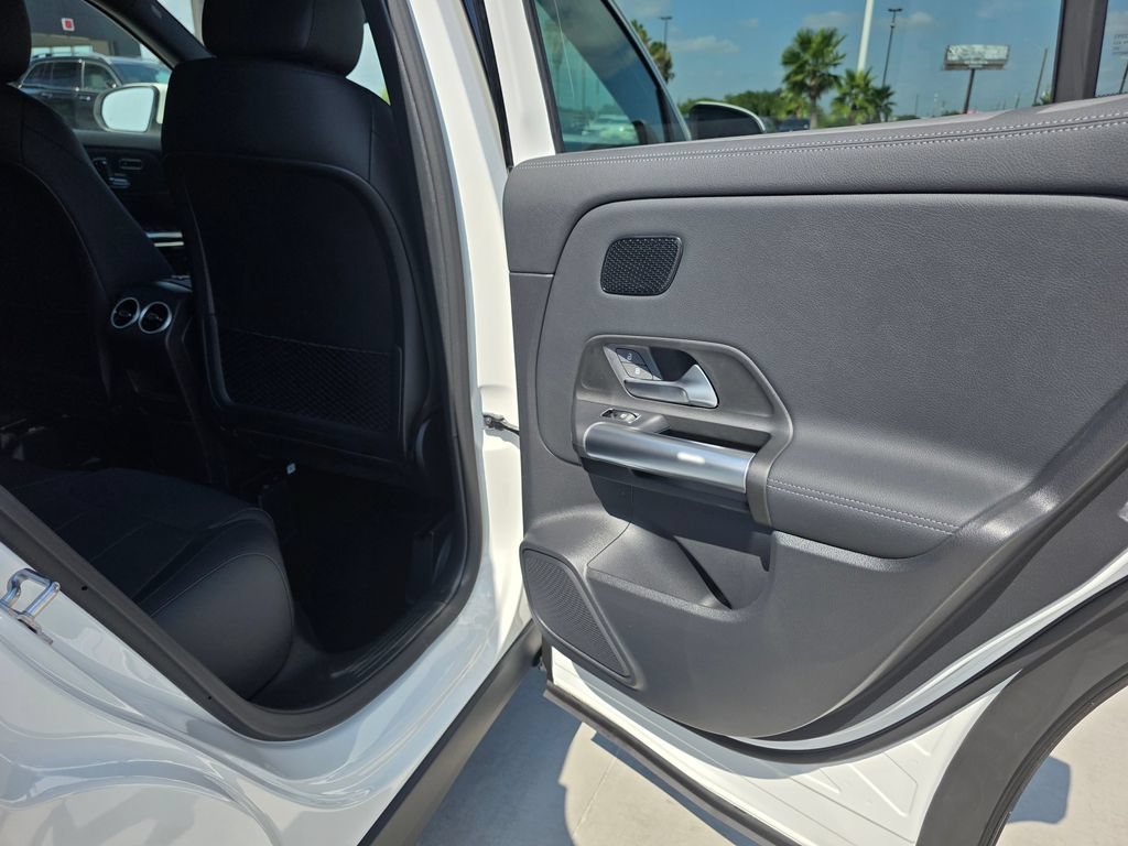New 2026 Polar White Mercedes-Benz GLA 250 image 44