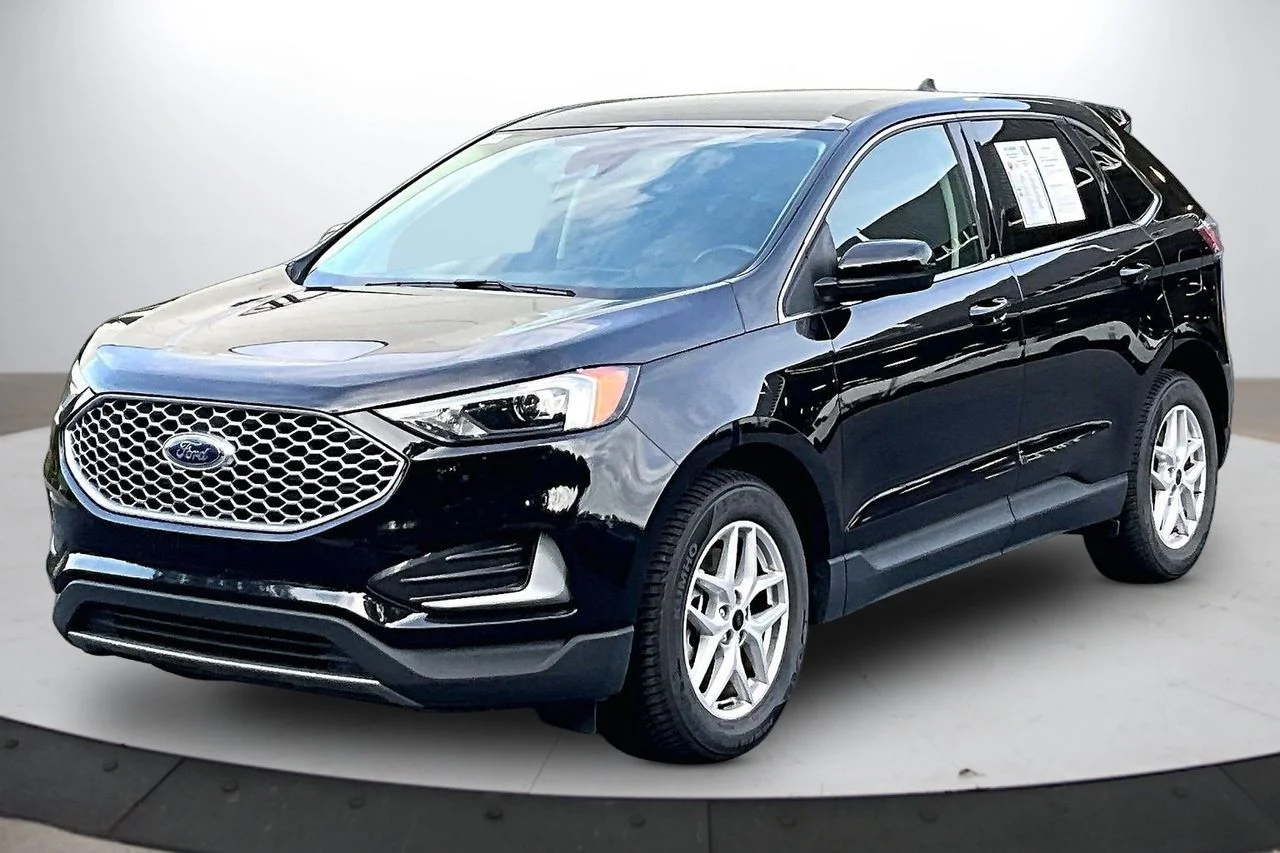 Used 2024 Black Ford SEL image 4