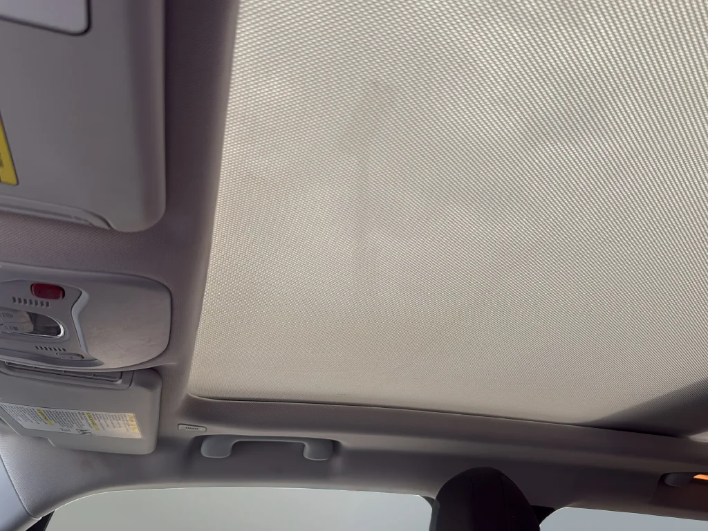 Used 2023 White Jeep Latitude image 15