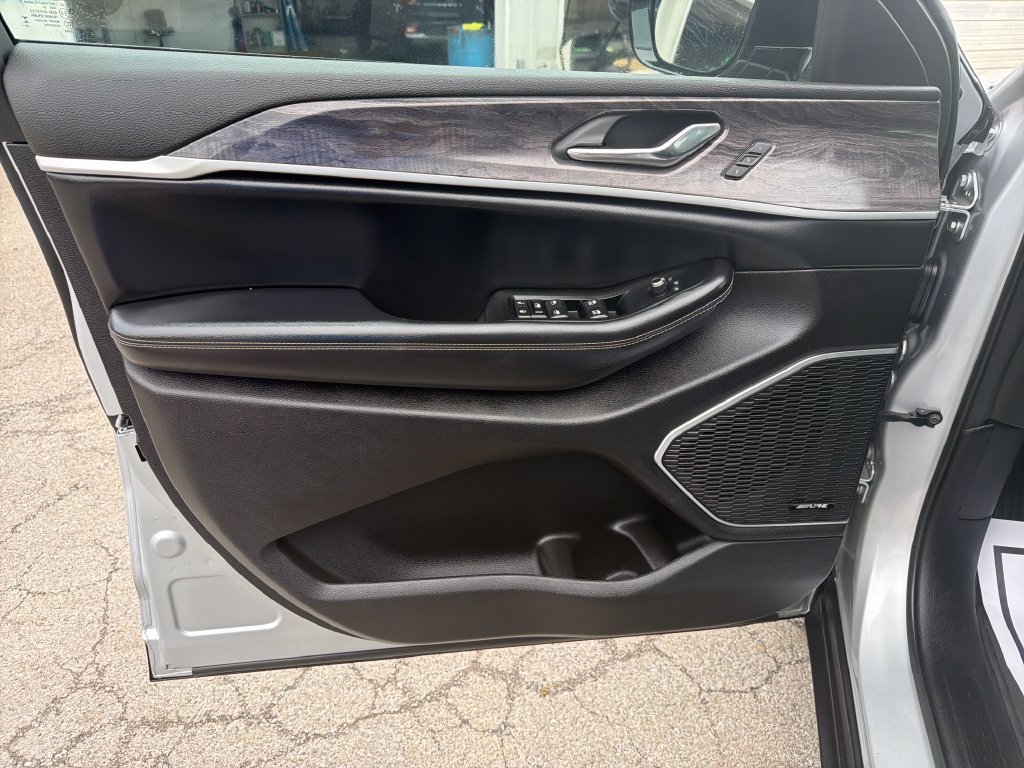 Used 2024 Silver Jeep 4xe image 12