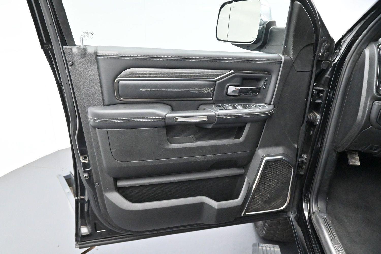 Used 2022 Diamond Black Crystal Pearlcoat Ram Limited image 9