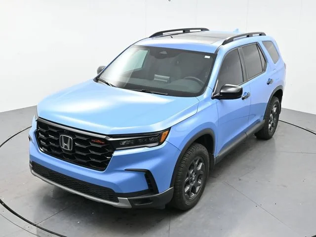 Used 2025 Blue Honda TrailSport image 19