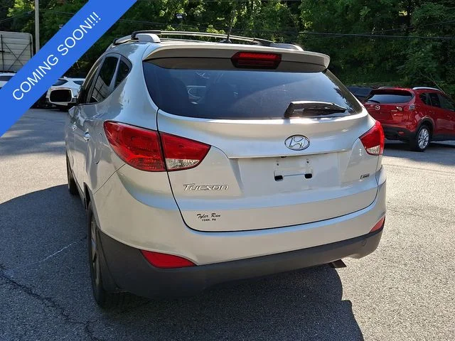Used 2015 Silver Hyundai SE image 9