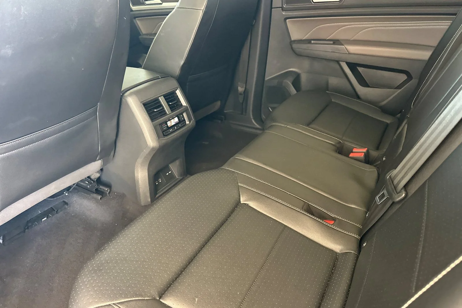 Used 2021 Gray Volkswagen 3.6L V6 SE w/Technology image 12