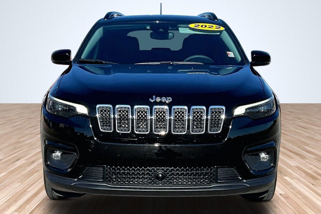 Used 2022 Black Jeep Latitude Lux image 3