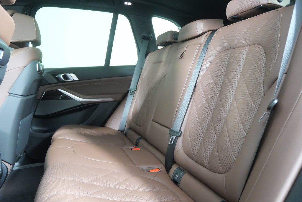 New 2026 Green Metallic BMW xDrive50e image 16