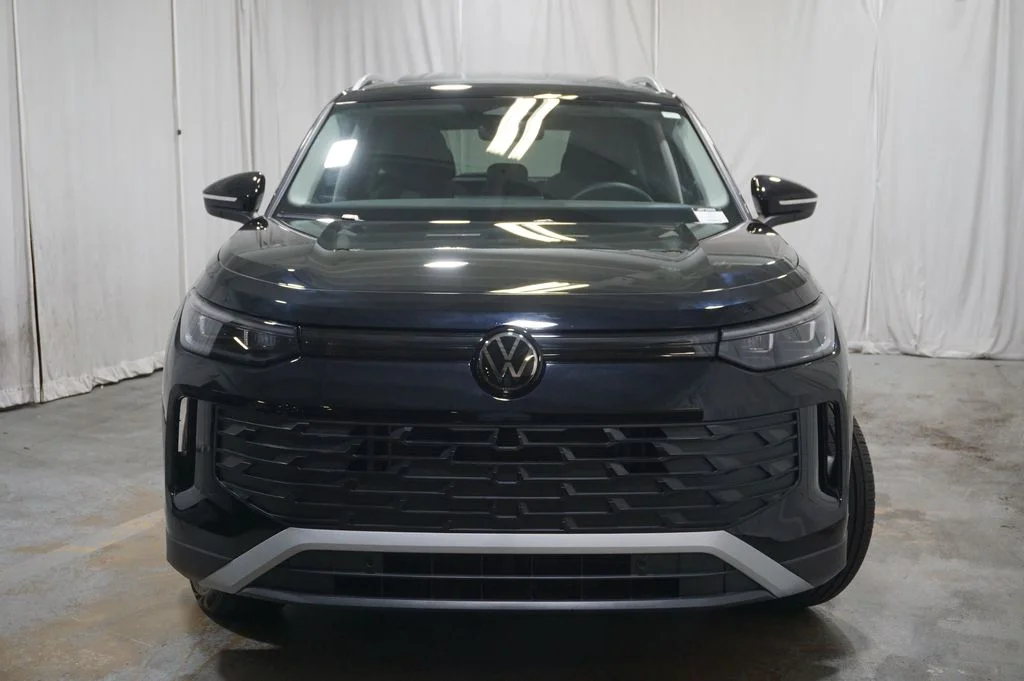 Certified Used 2025 Black Volkswagen 2.0T SE image 5
