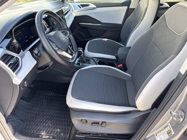 Certified Used 2025 Silver Volkswagen 1.5T SE image 23