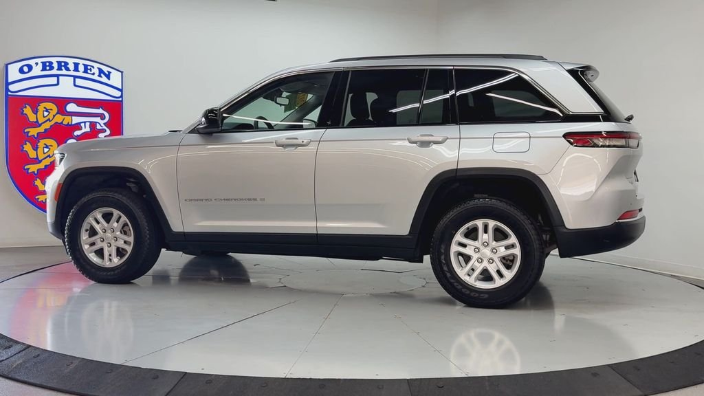 Used 2023 Silver Jeep Laredo image 7