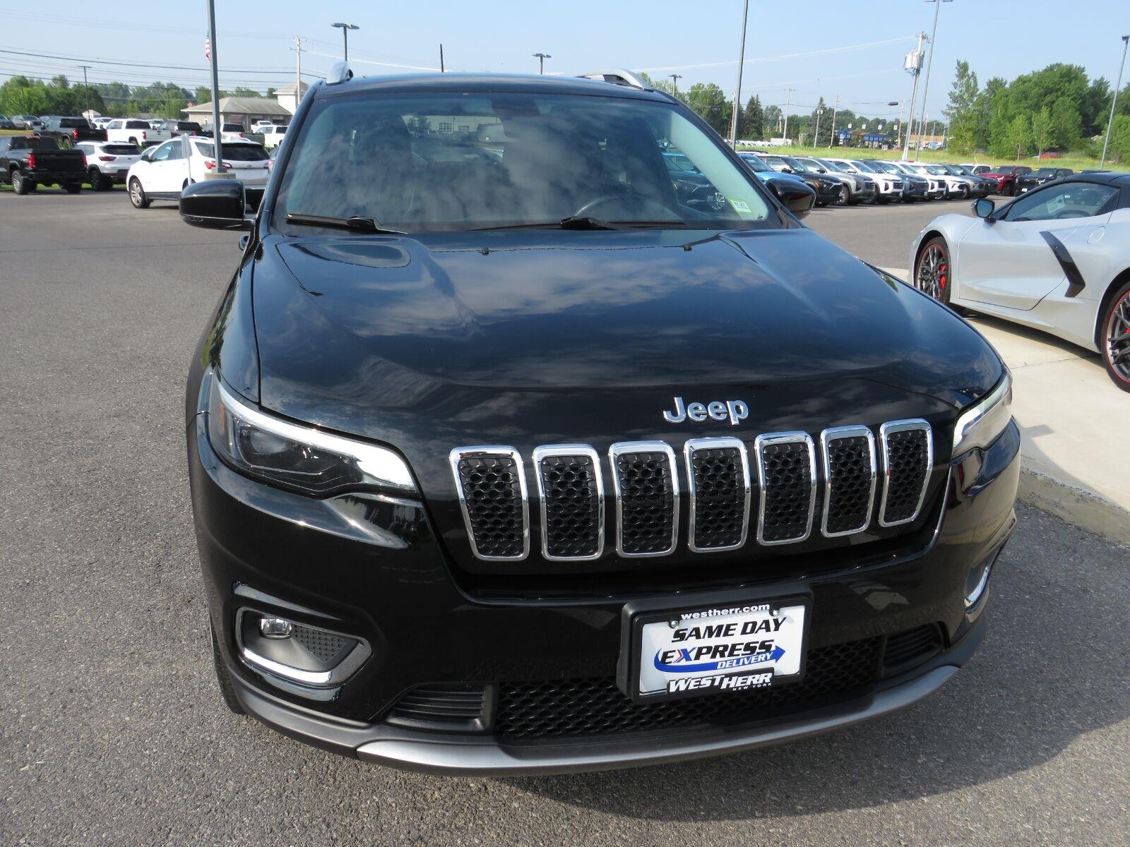 Used 2019 Diamond Black Crystal Pearlcoat Jeep Limited image 4