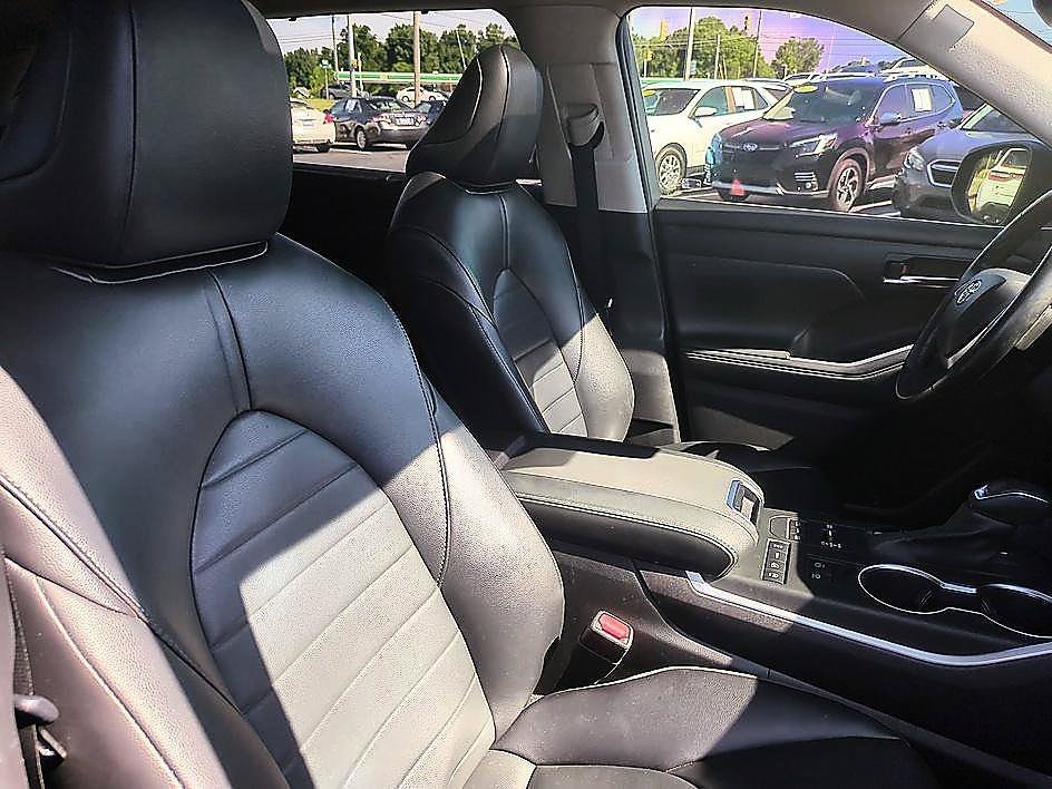 Used 2022 Midnight Black Metallic Toyota XLE image 33