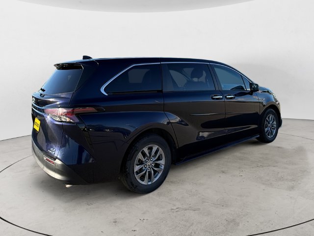 Used 2023  Toyota XLE image 5