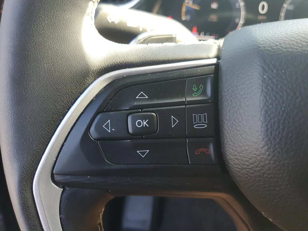 Used 2023 Gray Jeep Altitude X image 15