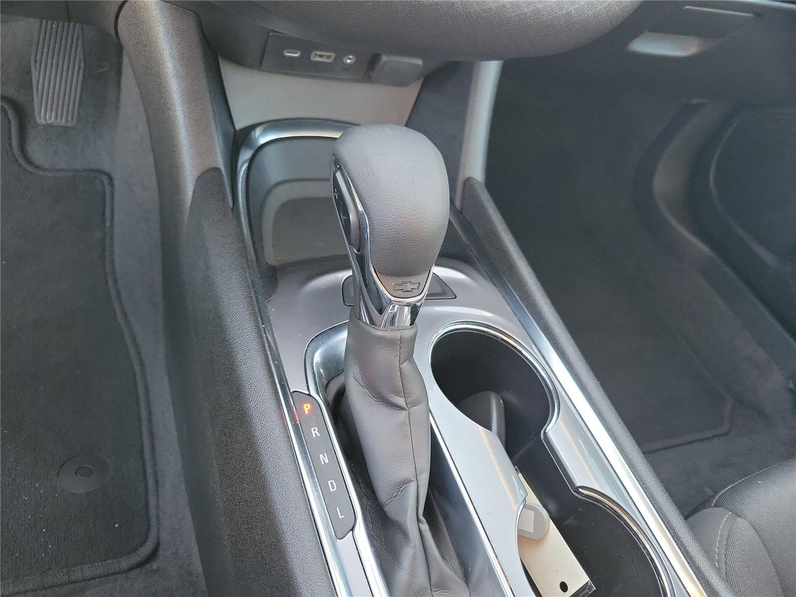 Used 2024 Summit White Chevrolet LT image 23