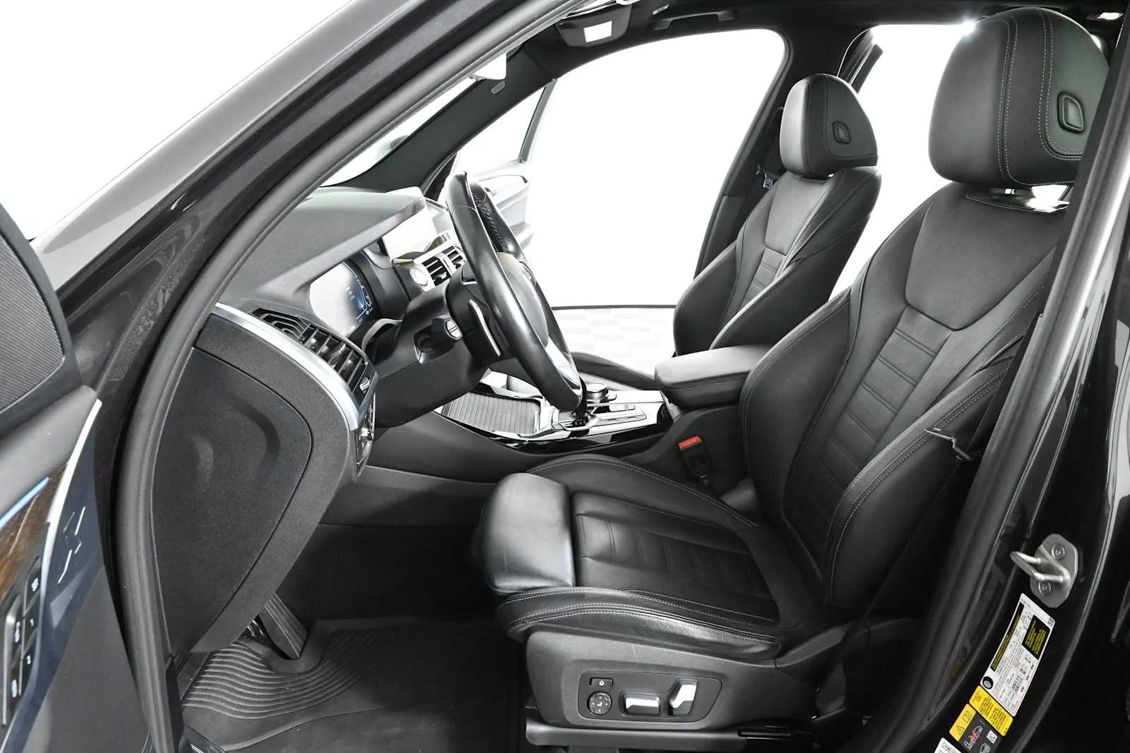 Used 2021 Dark Graphite Metallic BMW xDrive30e image 22