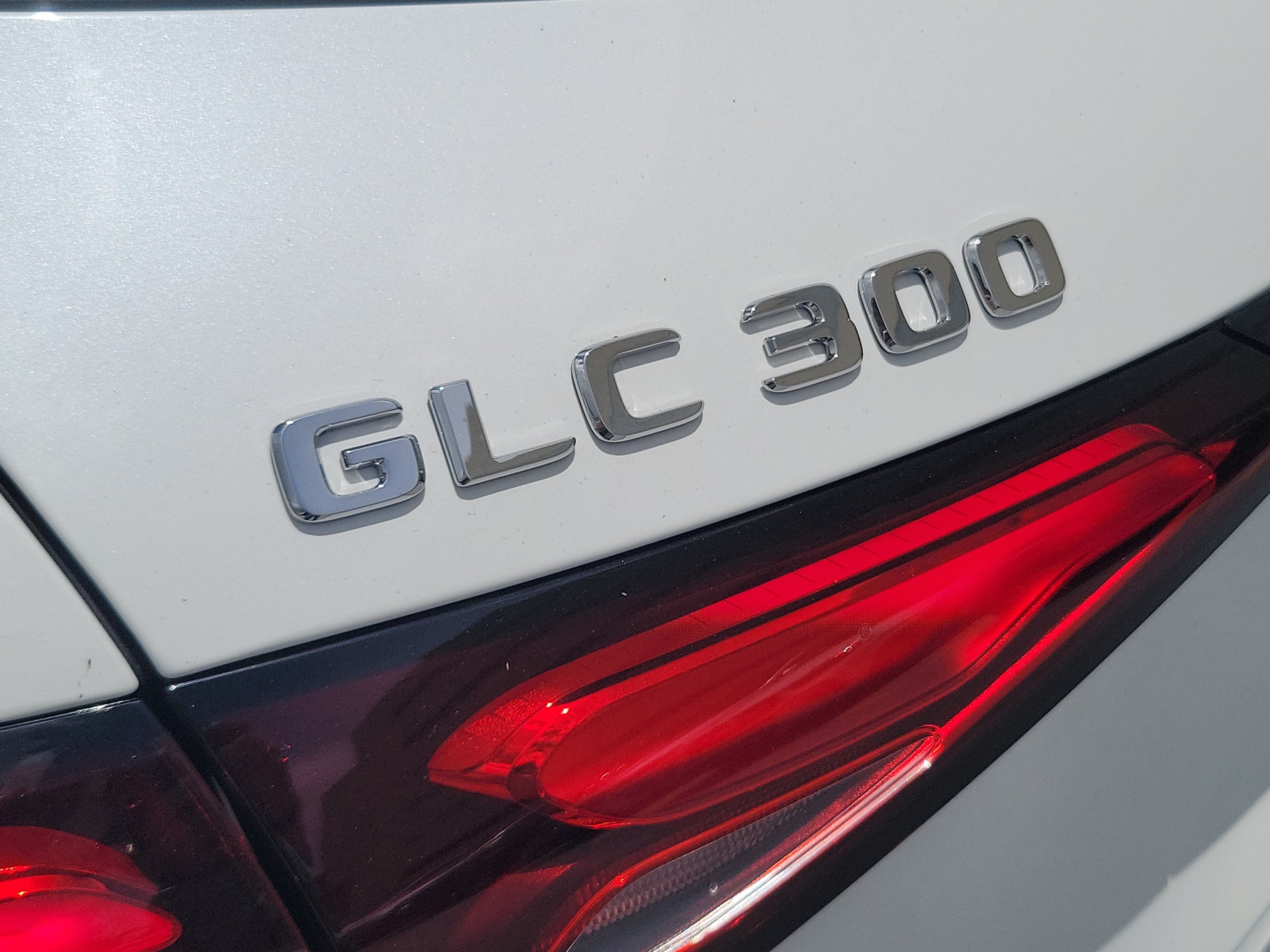 New 2026 MANUFAKTUR Moonlight White Metallic Mercedes-Benz GLC 300 image 38