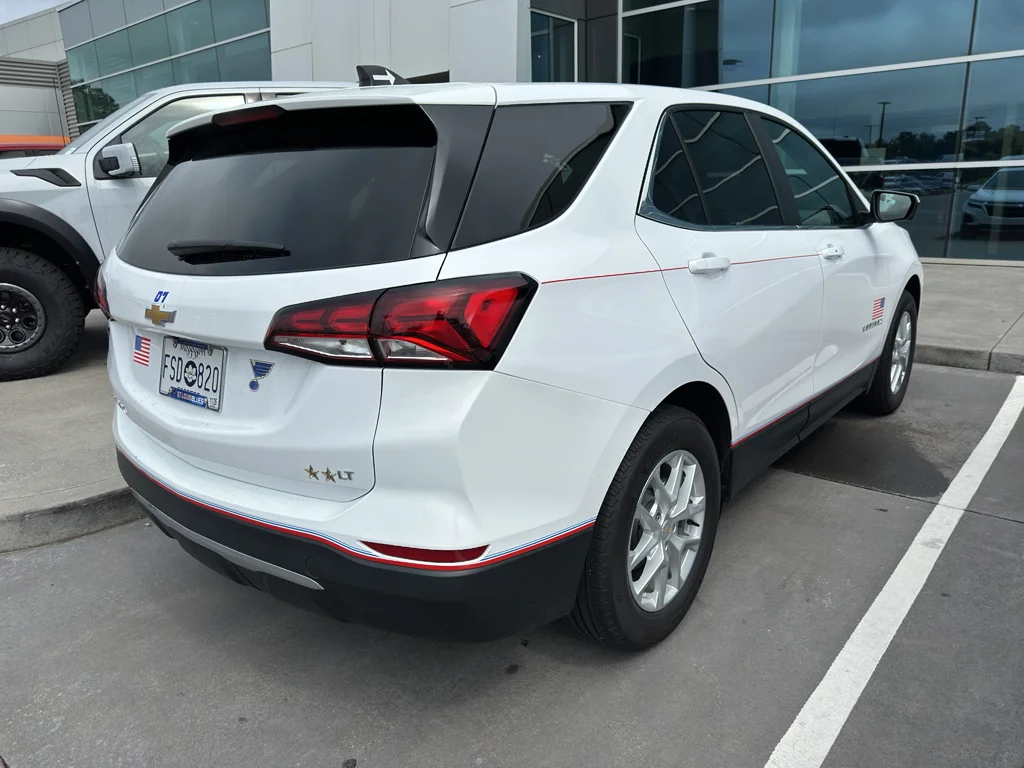 Used 2022 Summit White Chevrolet LT image 3