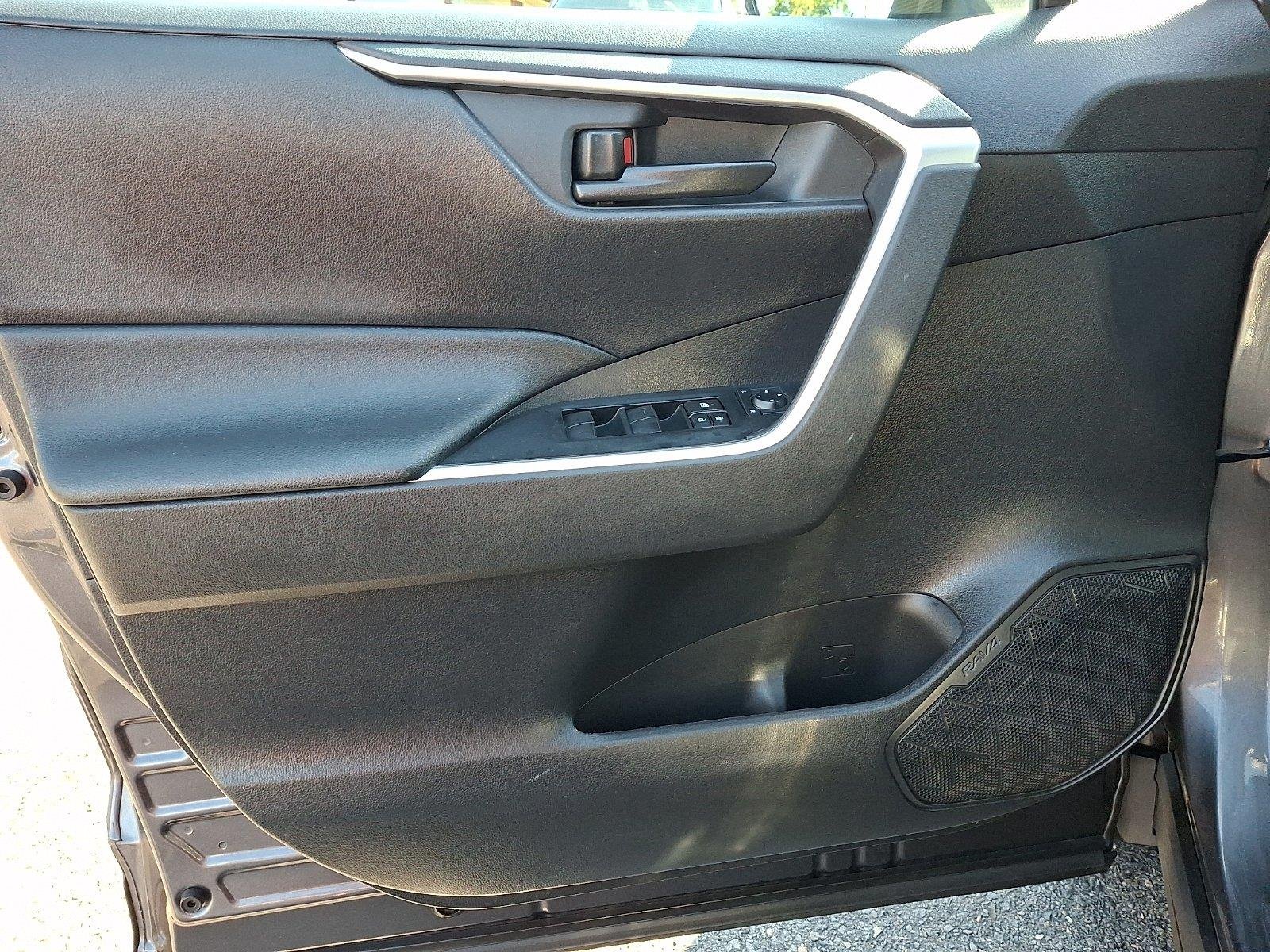 Used 2020 Magnetic Gray Metallic Toyota LE image 13