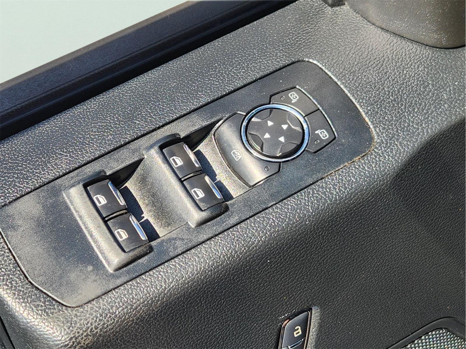Used 2015  Ford XL image 21