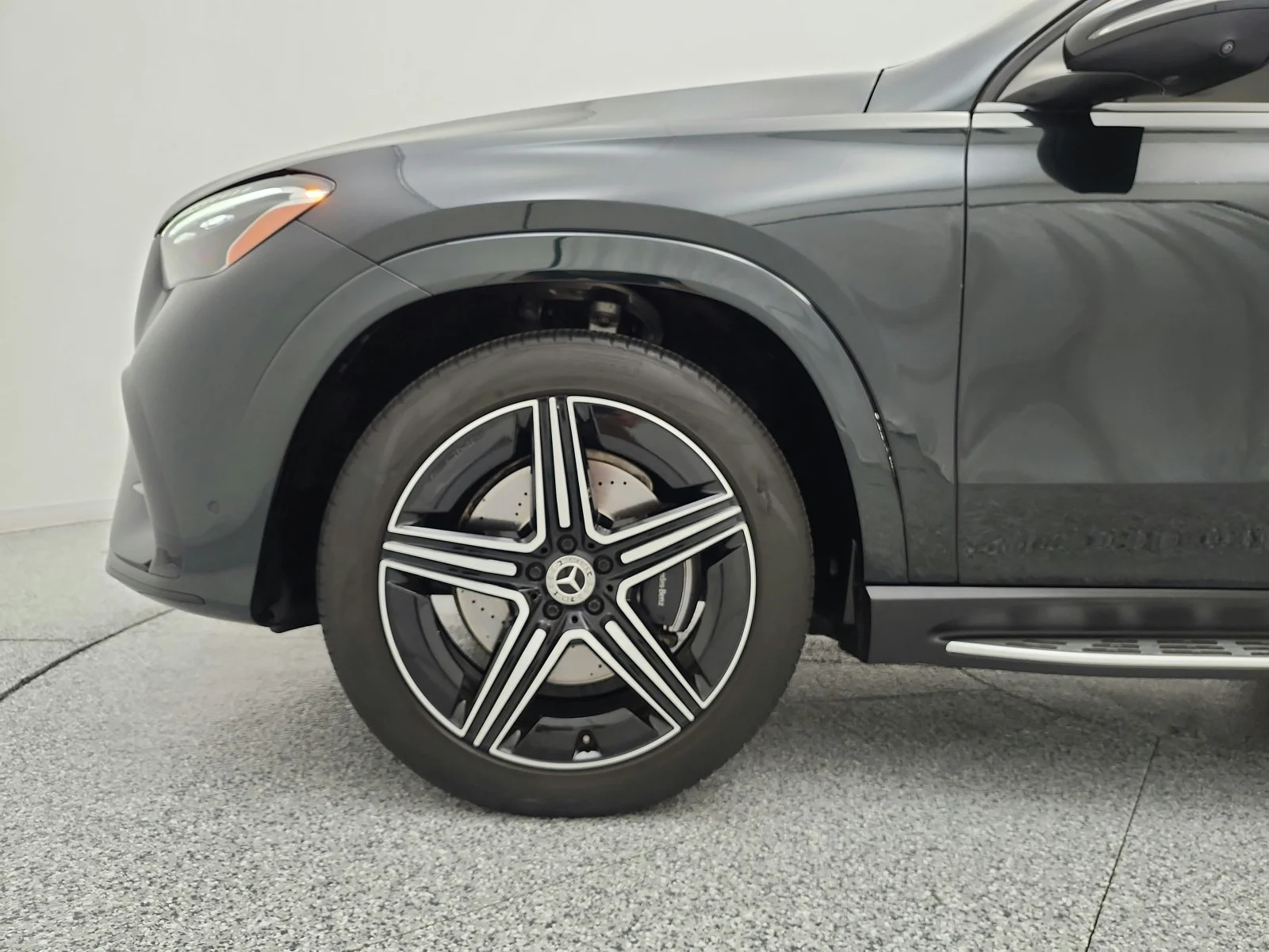 Used 2024 Emerald Green Metallic Mercedes-Benz GLE 350 4MATIC® SUV image 18