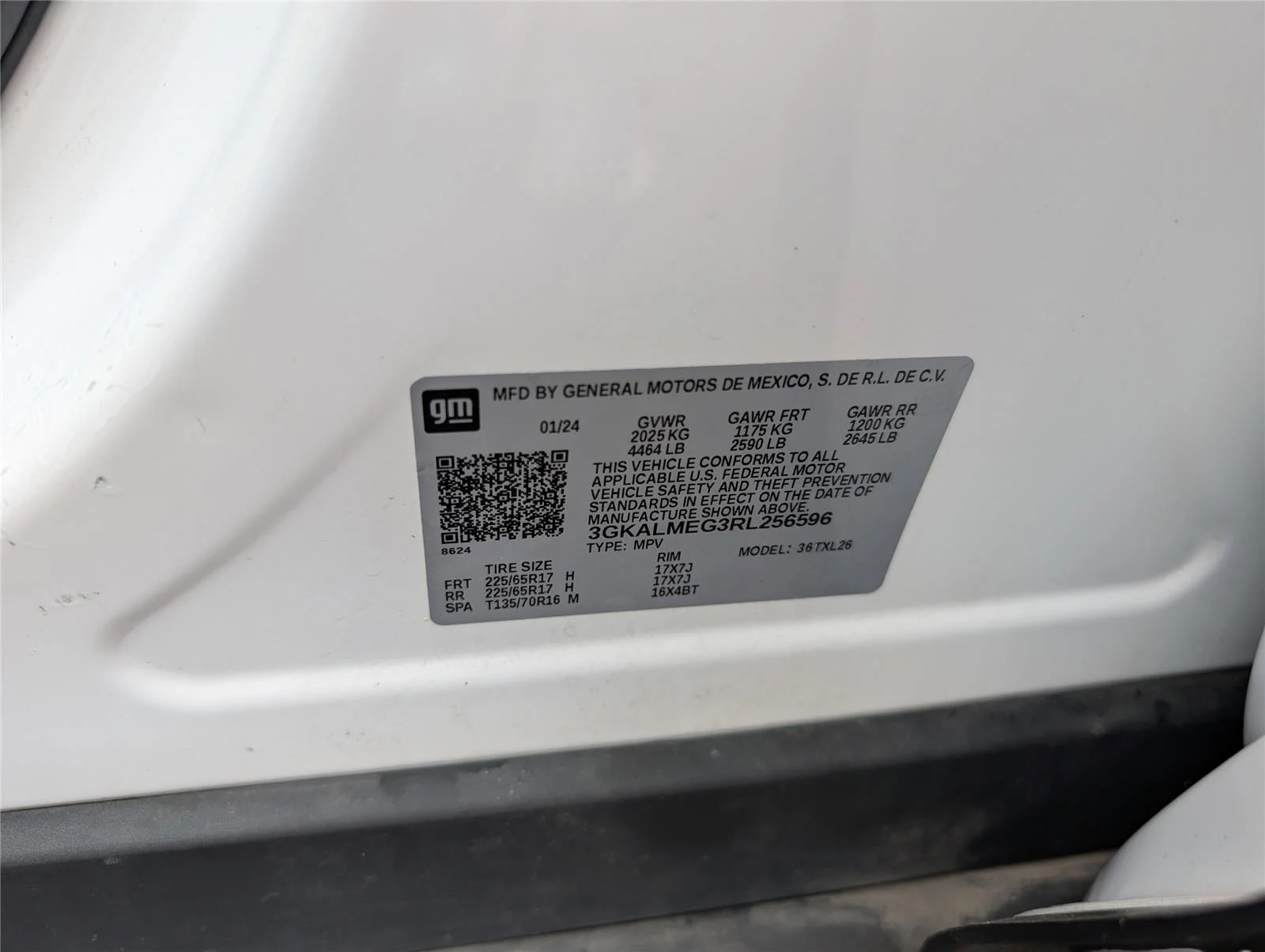 Used 2024 Summit White GMC SLE image 40