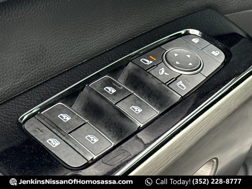 Used 2023 White Nissan Platinum image 31