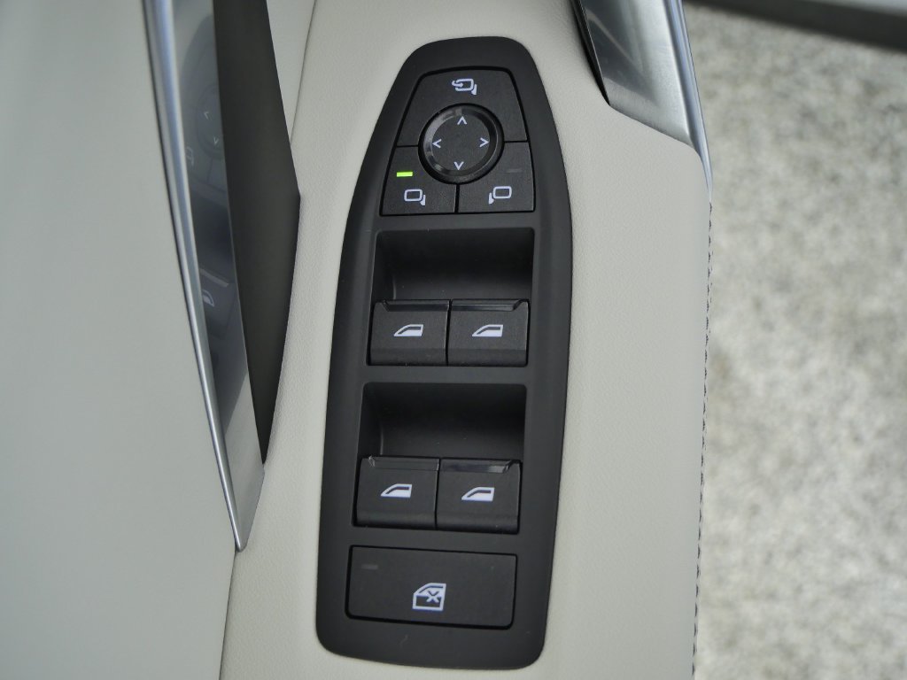 New 2027 Space Silver Metallic BMW xDrive28i image 34