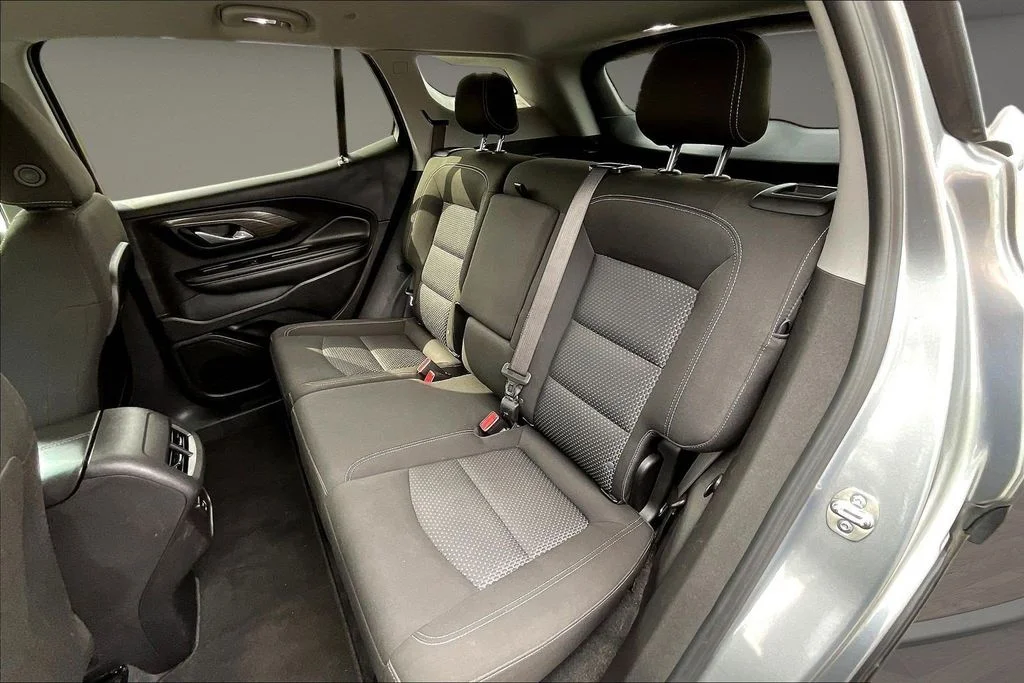Used 2024 Silver GMC SLE image 25