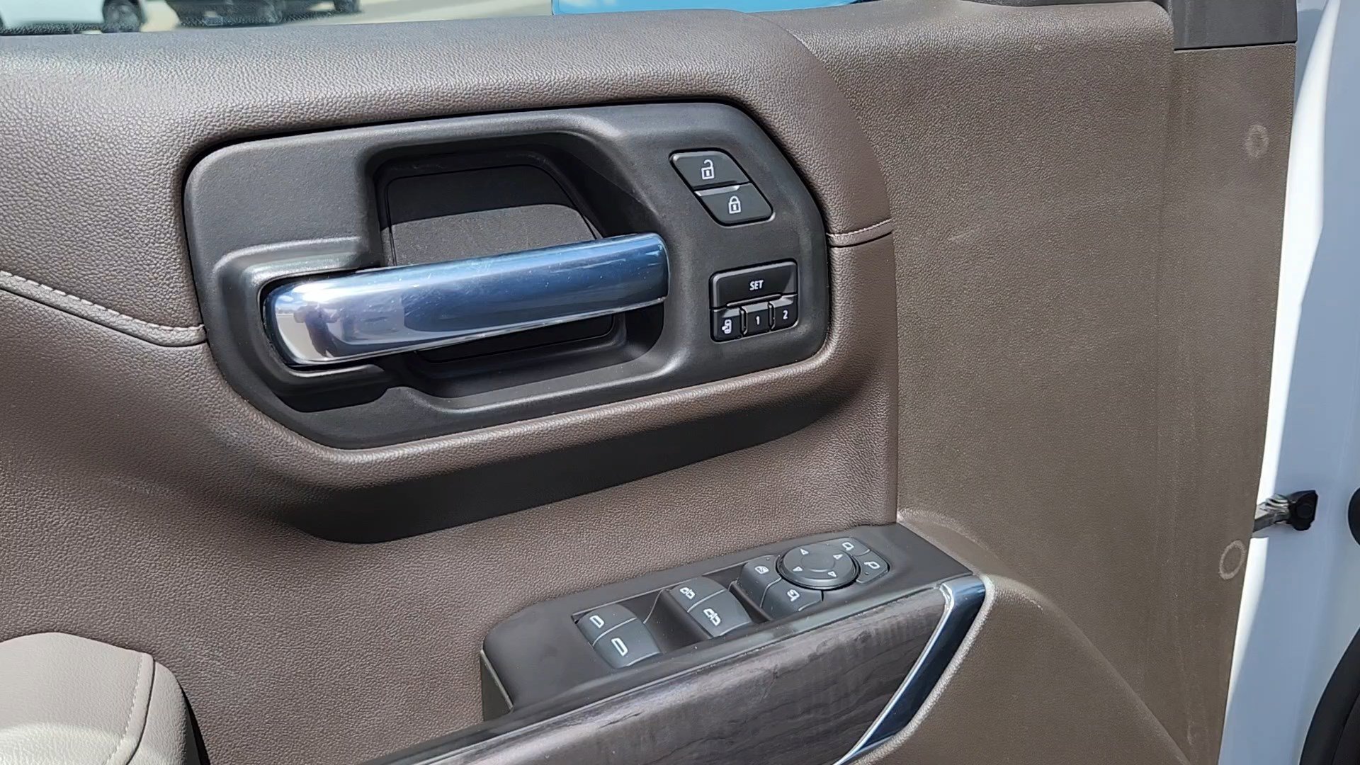 Used 2020 Summit White Chevrolet LTZ image 7