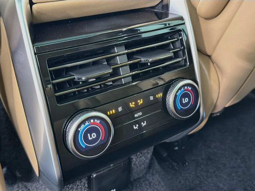 New 2026 Belgravia Green Land Rover SE PHEV image 27
