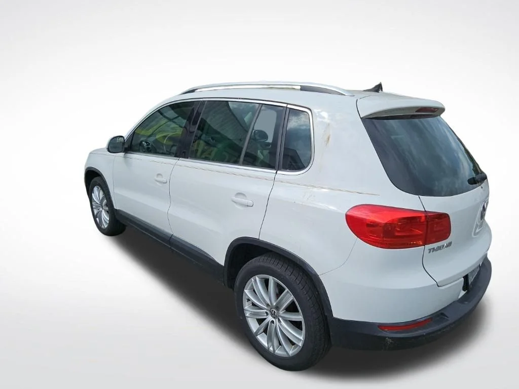 Used 2013 White Volkswagen SE image 4