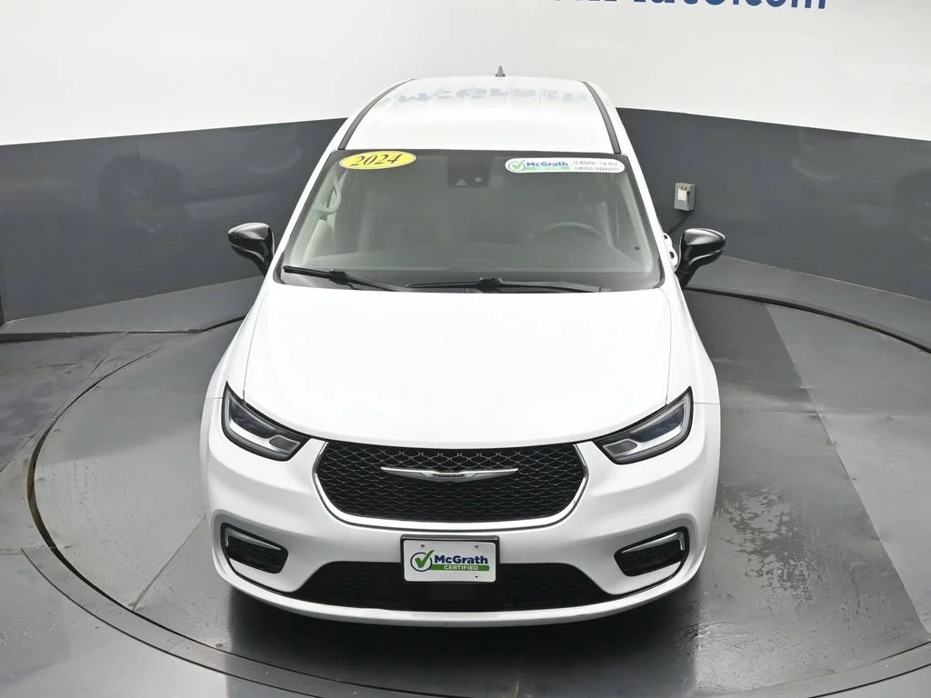 Used 2024 White Chrysler Touring L image 29