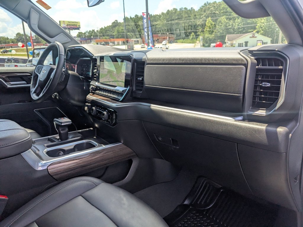 Used 2026 Summit White Chevrolet LT image 27