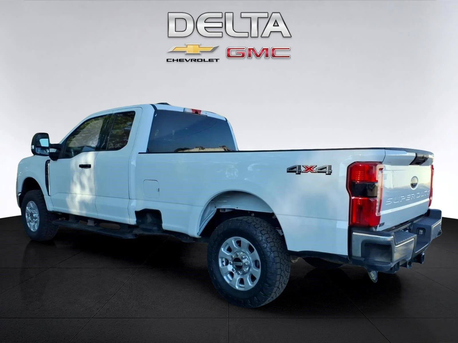 Used 2024  Ford XL image 3