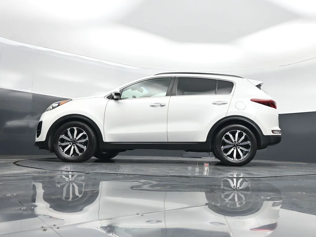 Used 2018 White Kia EX image 52
