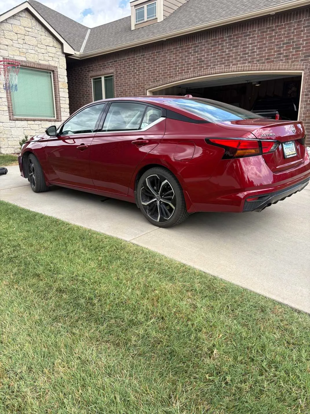 Certified Used 2025 Scarlet Ember Nissan SR image 6