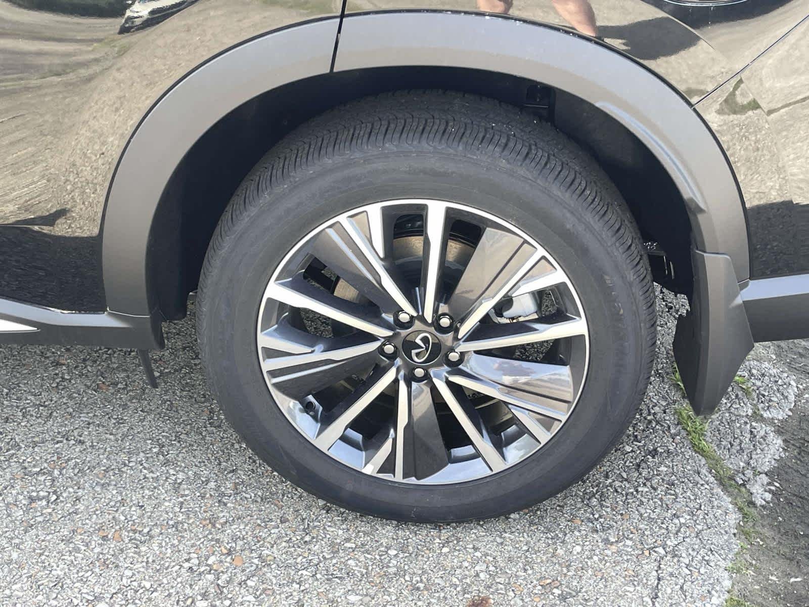 New 2026 Mineral Black INFINITI LUXE image 15