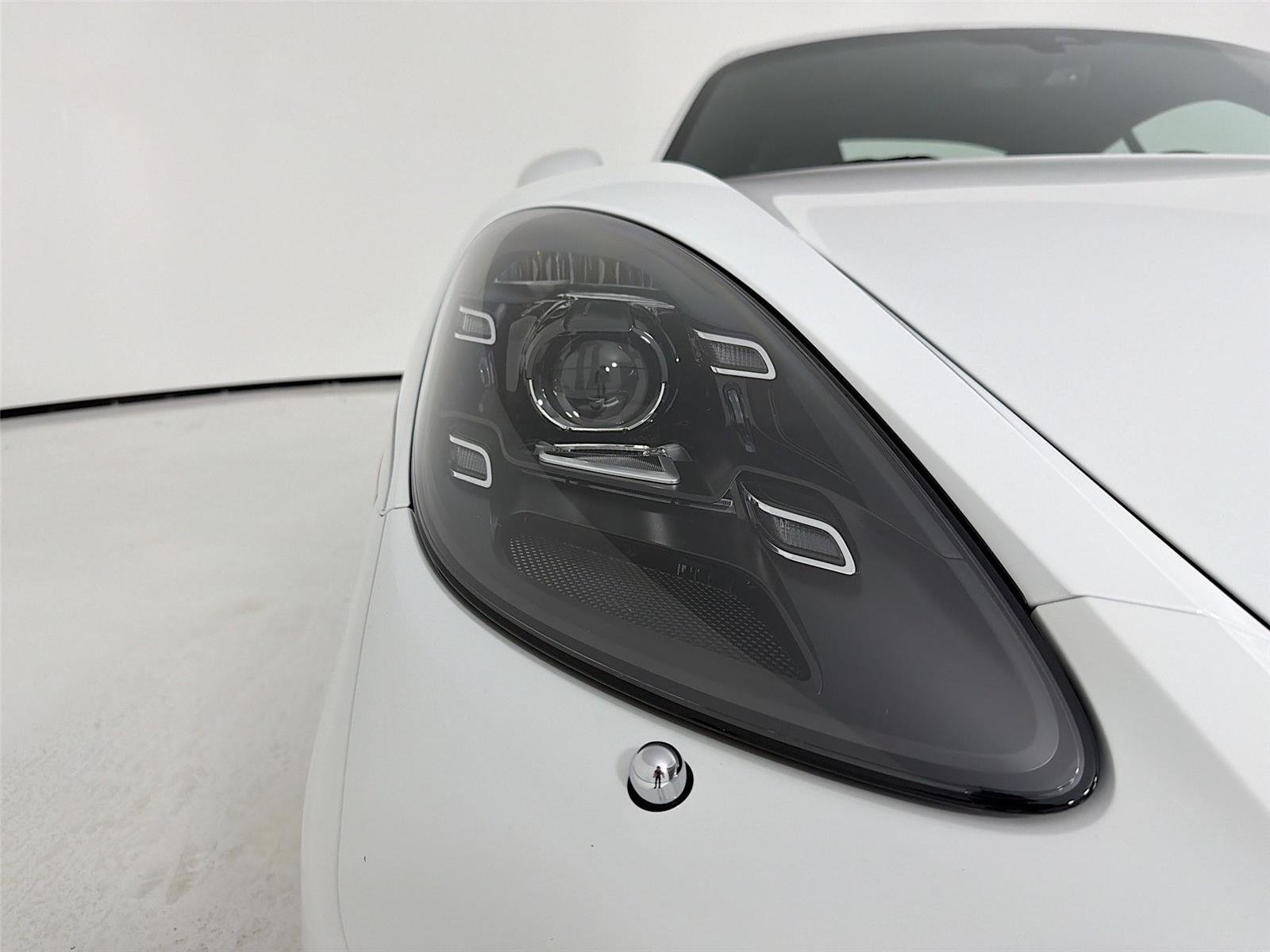 Used 2022  Porsche  image 26