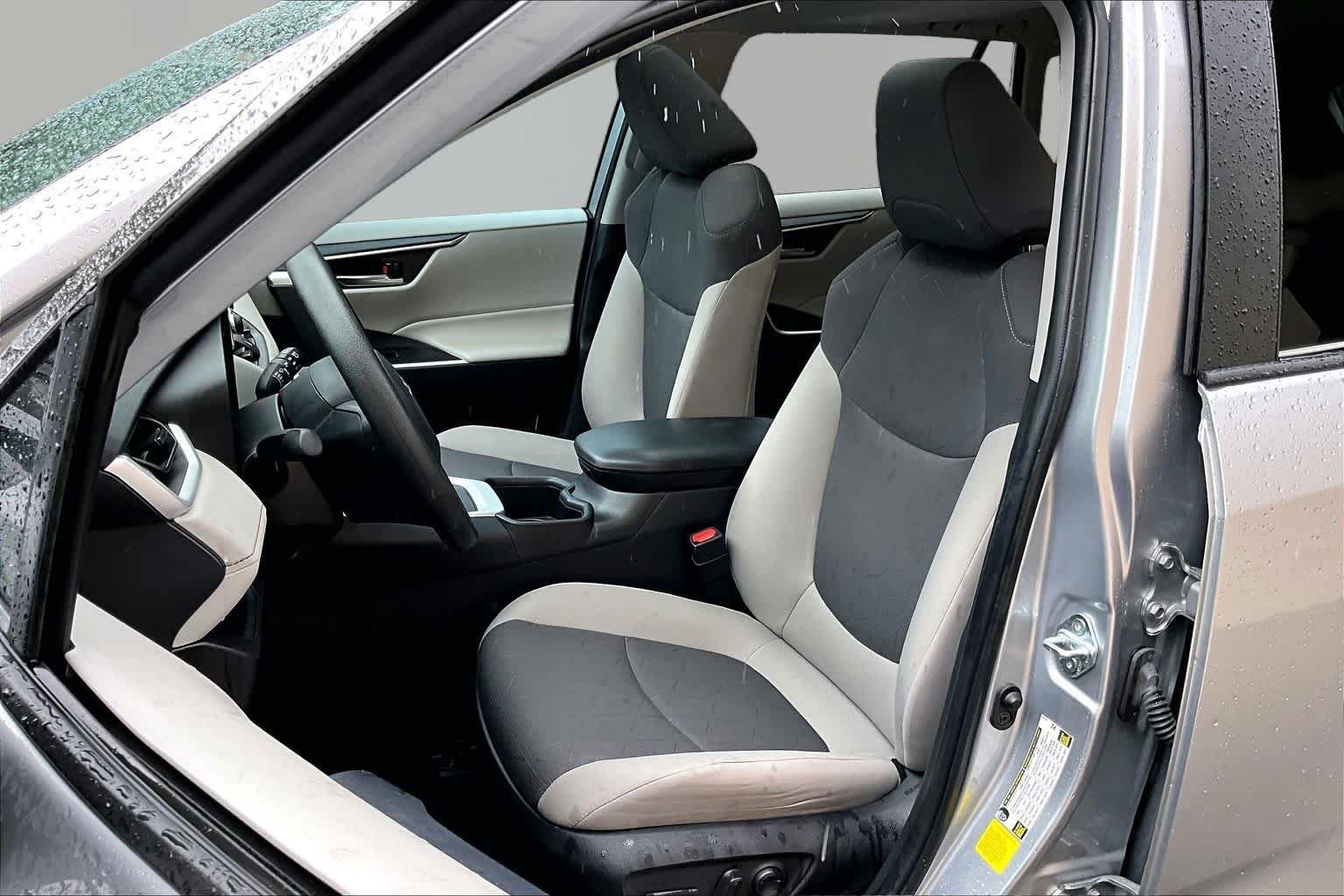 Used 2025 Silver Sky Metallic Toyota XLE image 8