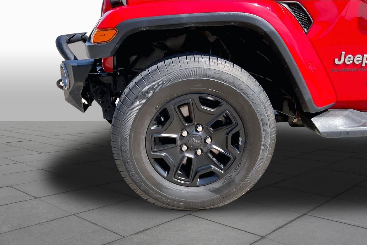 Used 2020 Firecracker Red Clearcoat Jeep Overland image 11
